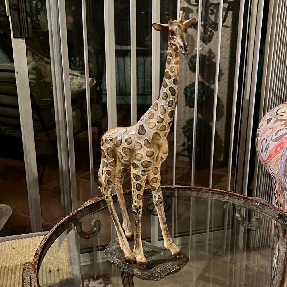 Adorable New w/o Tags Giraffe Statue
